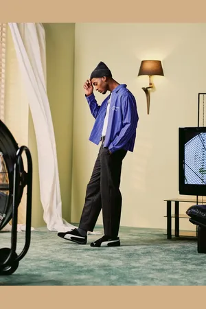 ASOS – Elegante, schmal zulaufende Oversize-Hose aus angerautem Stoff in Anthrazit mit Bügelfalte