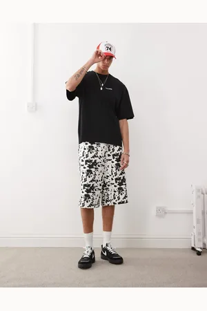 COLLUSION – Relaxed Fit Skater-Shorts aus Jersey mit Kuhfleckenmuster