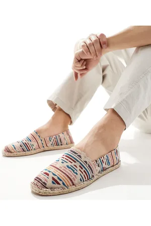 ASOS – Espadrilles aus Canvas mit Aztekenmuster