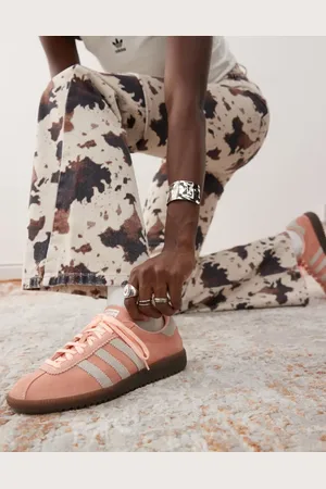 adidas – Bermuda – Sneaker in Rosa und Wollweiß