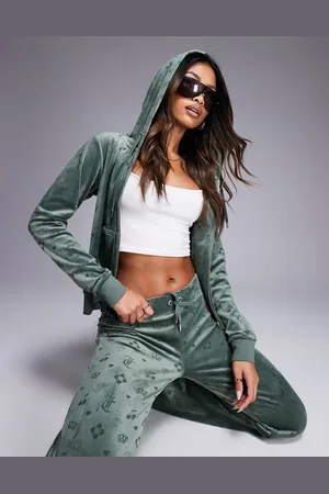 Juicy Couture – Velours-Kapuzenjacke in Khaki mit geprägtem Monogramm, Kombiteil