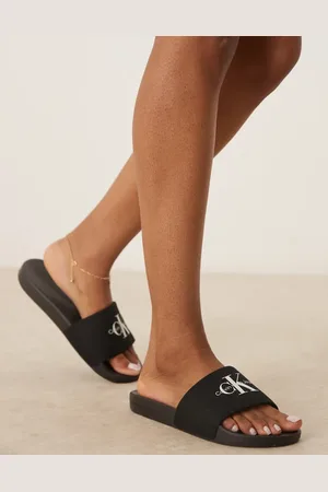 Calvin Klein – Slider in mit Monogramm