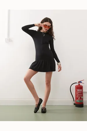 COLLUSION – Minikleid in geripptem mit Henley-Ausschnitt und tiefer Taille