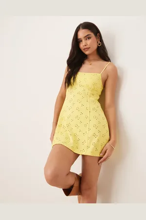 Free People – Full Bloom – Kurzes Trägerkleid in Bananencreme- mit Lochmuster