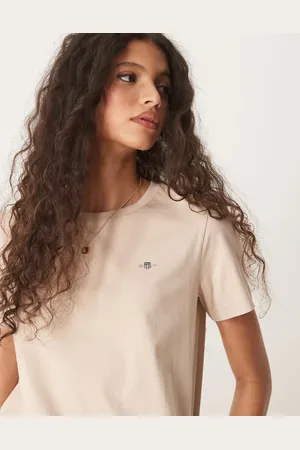 GANT – T-Shirt in Sand mit normalem Schnitt und Wappen-Logo