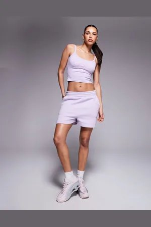 Kaiia Studio – Cropped Trägertop in Flieder und Rosa mit aufgesticktem Wirbel-Logo, Kombiteil