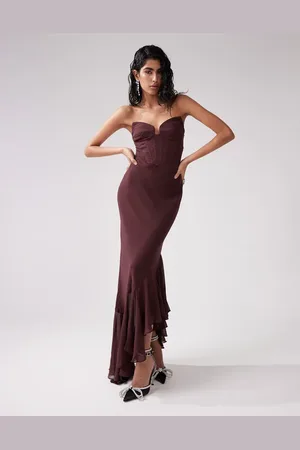ASOS – Maxikleid in Burgunderrot mit Korsettdetail und asymmetrischem Rüschensaum