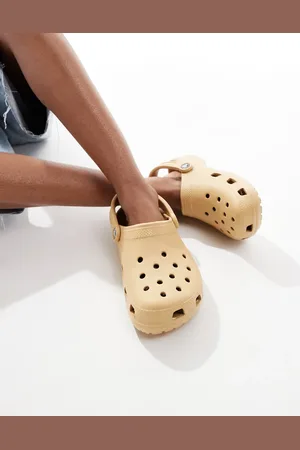 Crocs – Klassische Clogs in Weizengelb