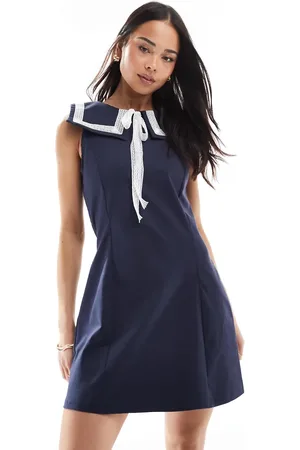 Miss Selfridge – Minikleid aus Bengaline in Marineblau mit Matrosen-Design und eckigem Kragen