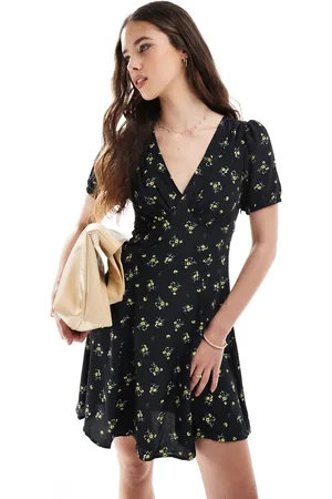 Brave Soul – Minikleid in mit V-Ausschnitt und Blumenmuster