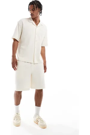 Pull&Bear – Shorts aus strukturiertem Frottee-Stoff in Ecru, Kombiteil