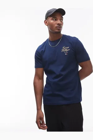 Tommy Hilfiger – T-Shirt in mit gestapeltem Logo-Schriftzug