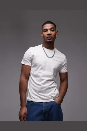 Tommy Hilfiger – T-Shirt in Haferbeige mit kleinem Logo auf der Brust