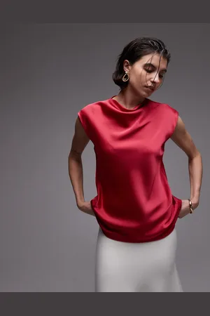 MANGO – Satin-Oberteil in Himbeerrosa mit drapiertem Ausschnitt und Kappärmeln