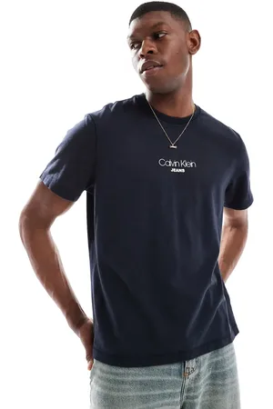 Calvin Klein – T-Shirt in mit kleinem mittigem Logo
