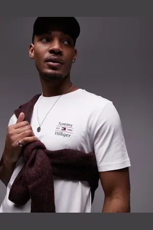 Tommy Hilfiger – T-Shirt in mit Stapellogo auf der Brust