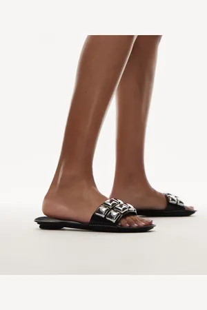 MANGO – Mit Nieten besetzte Ledersandalen in