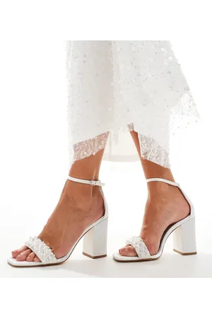 London Rebel London Rebel – Polly – Schuhe in Elfenbein mit Verzierung, weite Passform