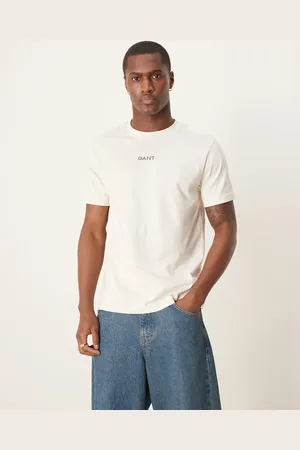 GANT – T-Shirt in Cremeweiß mit mittigem Logo