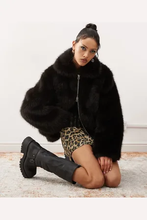 Weekday – Yara – Jacke aus Kunstpelz in Dunkelbraun