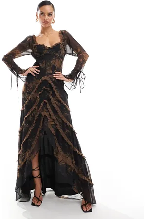 ASOS – Langärmliges Maxikleid mit abstraktem Print, Rüschen und hinten längerem Saum