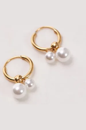 Topshop – Serena – Kleine, goldfarbene Creolen aus Edelstahl mit Perlendetails