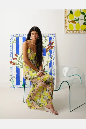 Topshop – Bradley.B – Netzstoff-Maxikleid in mehreren Farben mit Zitronenprint und Knitterstruktur
