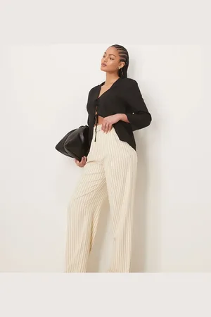 ASOS Tall – Elegante Hose in gestreiftem Buttermilchgelb mit weitem Bein und Bundfalten
