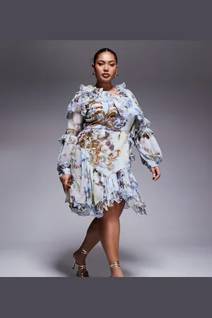 ASOS Curve – Asymmetrisches Minikleid im Western-Stil aus strukturiertem Organza und Chiffon mit blauem Blumenmuster und Verzierung