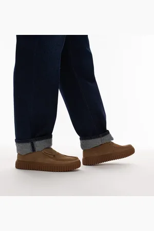 Clarks – Torhill – Halbschuhe aus Wildleder in dunklem Sand