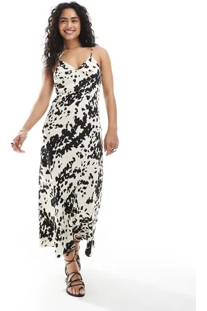 JJXX – Satin-Maxikleid mit mehrfarbigem Kuhfleckenprint