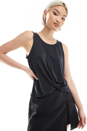 Pieces® – Weiches Tanktop aus leichtem Material in mit verdrehter Vorderpartie