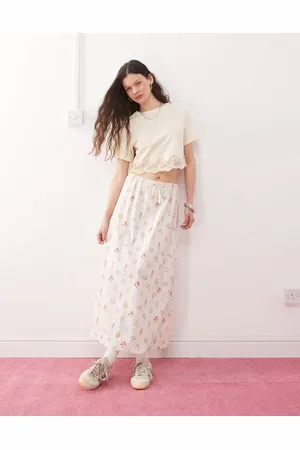Miss Selfridge – Midi-Schlupfrock aus Leinen in Creme geblümt