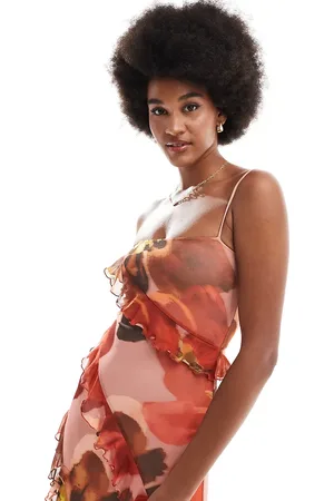 ASOS ASOS DESIGN Tall – Schulterfreies Maxikleid aus Netzstoff in Rosa mit Rüschen und Oversize-Blumenprint