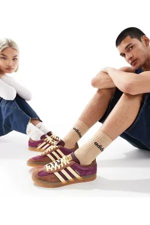 adidas – Gazelle – Indoor-Sneaker in Kastanienbraun und Gelb mit Gummisohle
