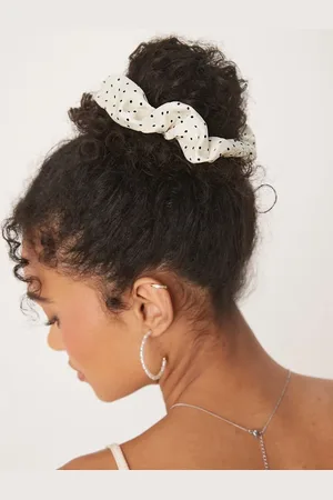 DesignB London – Scrunchie-Haargummi aus Satin in gepunktetem