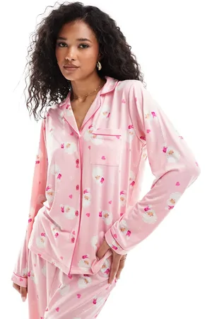 Loungeable – Christmas – Pyjama-Set aus Jersey mit Weihnachtsmann-Print in Rosa und Rot