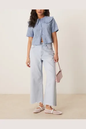 Abercrombie & Fitch – Curve Love – Kurz geschnittene Jeans in mittlerer Waschung mit weitem Bein und hohem Bund
