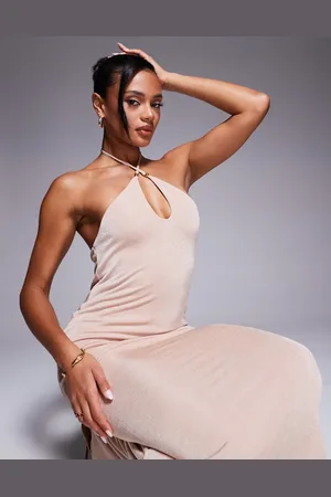ASOS – Maxikleid in Champagner mit Neckholder mit Zierperlen-Detail