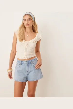 Abercrombie & Fitch Curve Love – Denim-Shorts in hellblauer Waschung mit mittelhohem Bund und ausgestelltem Bein