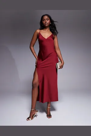ASOS – Wadenlanges Kleid aus Satin in Dunkelrot mit V-Ausschnitt, Schlitz und Nahtdetail