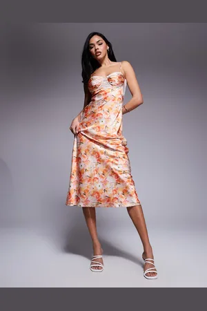 Love Triangle – Maxikleid aus Satin mit Print in Korallenrosa und Körbchen mit Spitzenbesatz