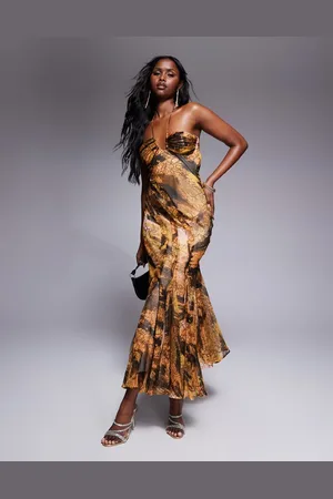 ASOS – Asymmetrisch geschnittenes Neckholder-Maxikleid mit abstraktem Print und unverarbeitetem Saum