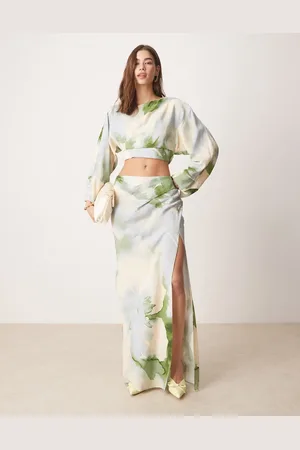 ASOS – Midaxi-Kleid mit Aquarell-Blumenprint, abfallender Schulterpartie und Zierausschnitt