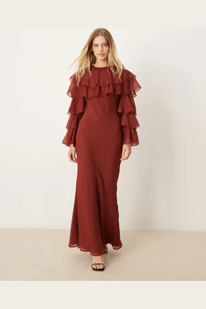 ASOS – Gestuftes Maxikleid in kräftigem Kastanienbraun mit Rüschen-Overlay und Schrägschnitt