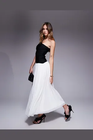 Rare Fashion London – Tüll-Maxikleid in Schwarz und Weiß mit One-Shoulder-Träger und tiefer Taille