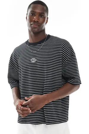 ASOS – Kastiges, gestreiftes T-Shirt in und Weiß mit Stickerei auf der Brust und überschnittenen Schultern
