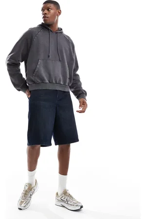 ASOS – Länger geschnittene Jeans-Jorts in verwaschenem Mittelblau