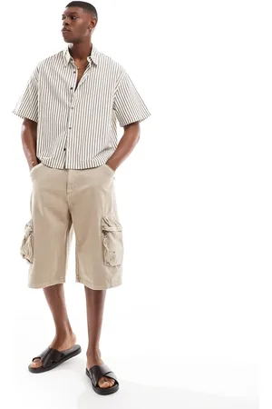 Bershka – Weite Cargo-Shorts in Ecru