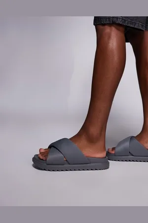 ASOS – Gepolsterte Sandalen in mit überkreuzten Riemen